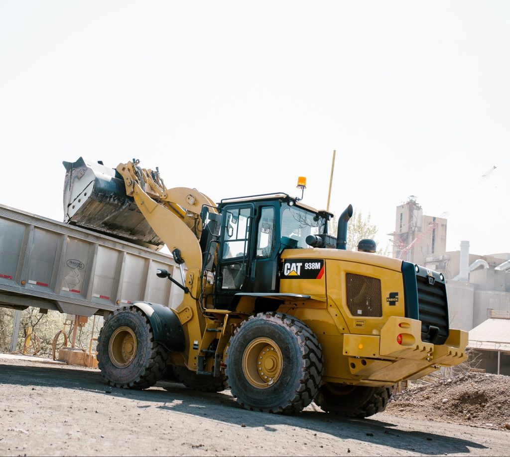 Image of a Caterpillar wheel loader to highlight the fact that Roadwarrior's D2015-SA is a direct-fit replacement for your 375-0946 Caterpillar DPF!